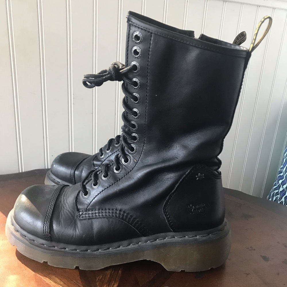 Dr martens 14 hole combat boots